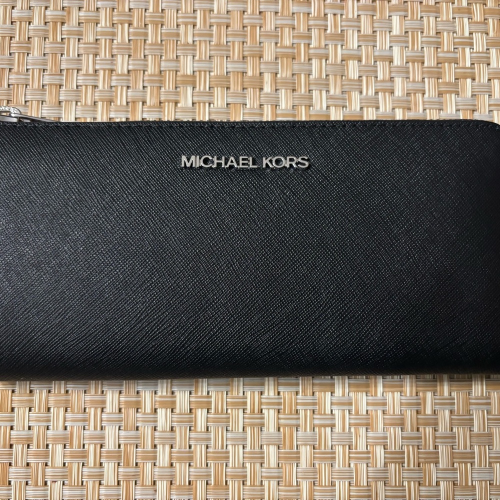 Michael Kors Jet Set Travel Large Saffiano Leather Black 3 Quarter Zip Wallet